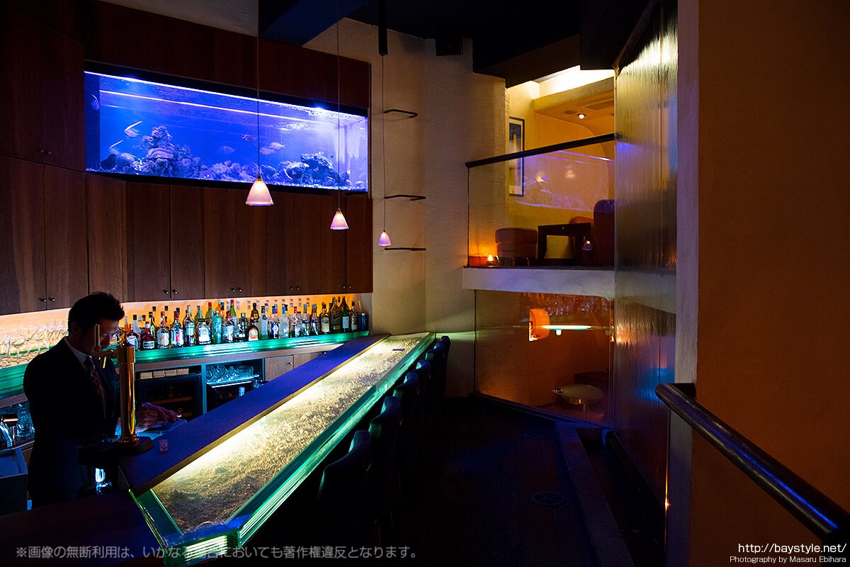 ディープブルー横浜は、デート、一人飲みにもおすすめのレストランバー