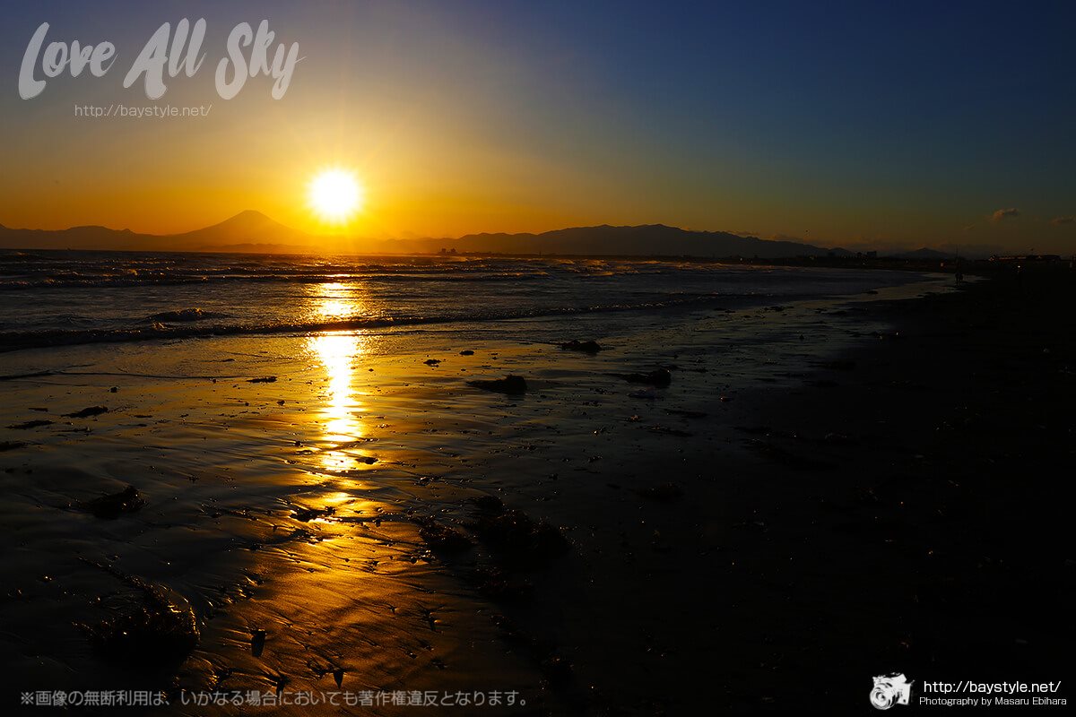 片瀬西浜海水浴場からの夕日