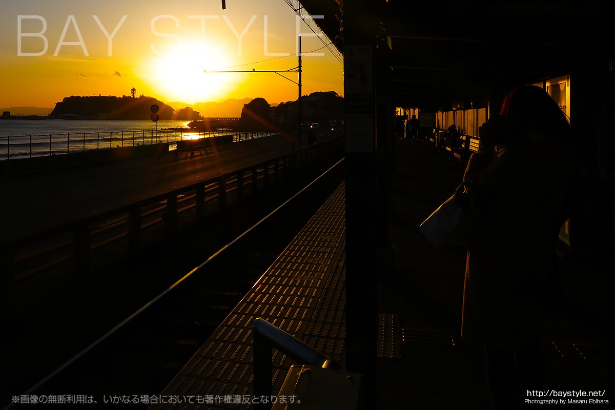 鎌倉高校前駅から撮影した夕日