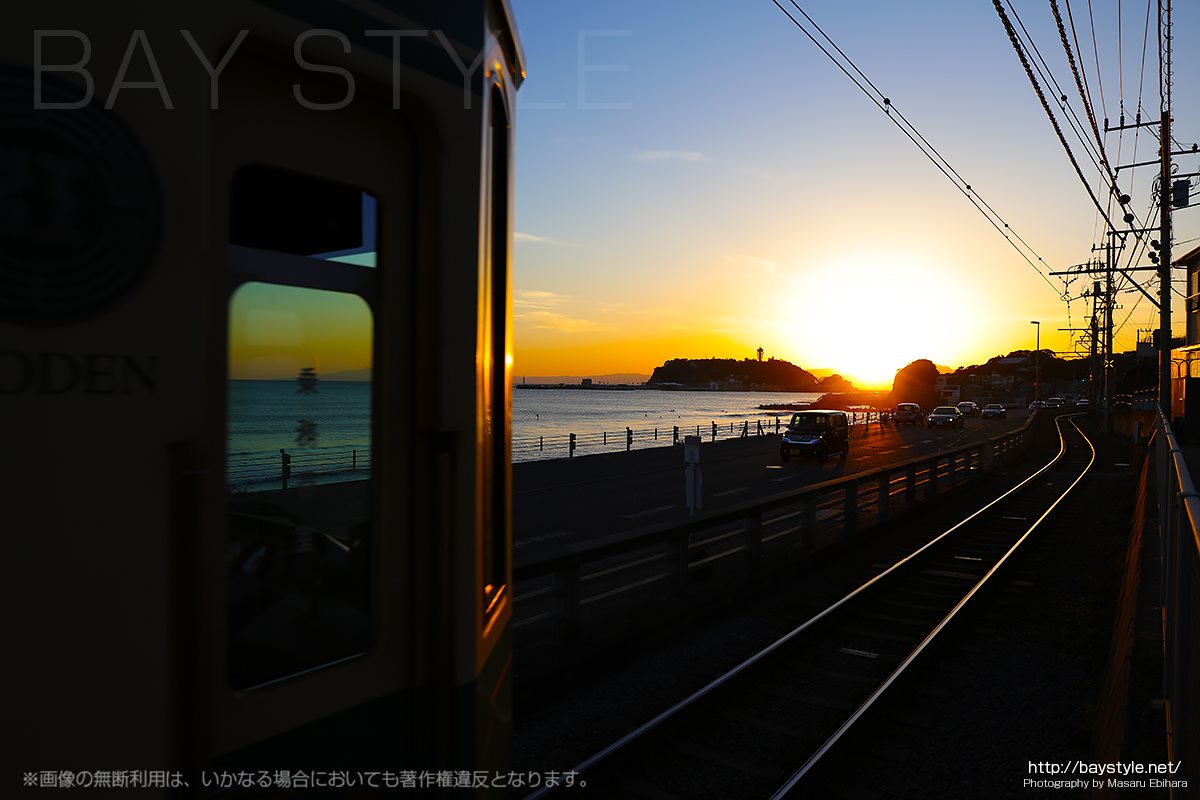 鎌倉高校前駅から撮影した夕日