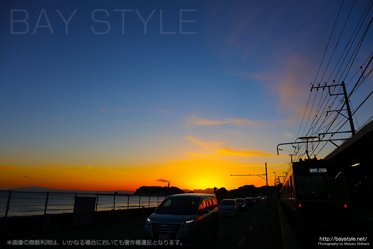 鎌倉高校前駅から撮影した日没後の夕焼け空