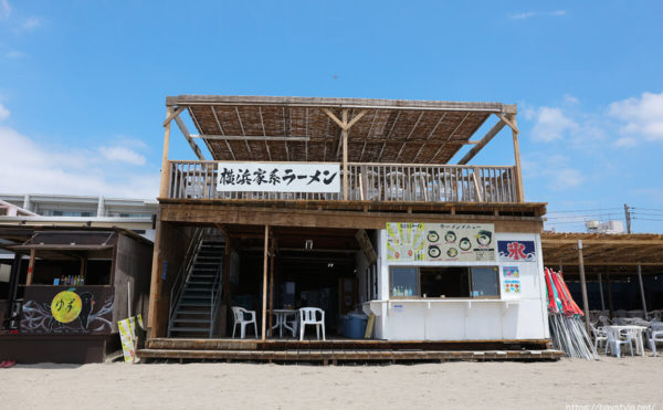 横浜家系ラーメン、逗子海水浴場の海の家