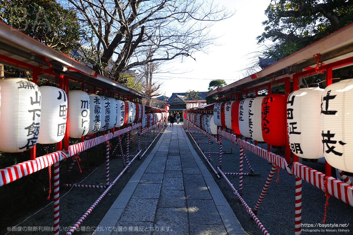 鎌倉えびす、本えびす開催期間中の本覚寺の裏門