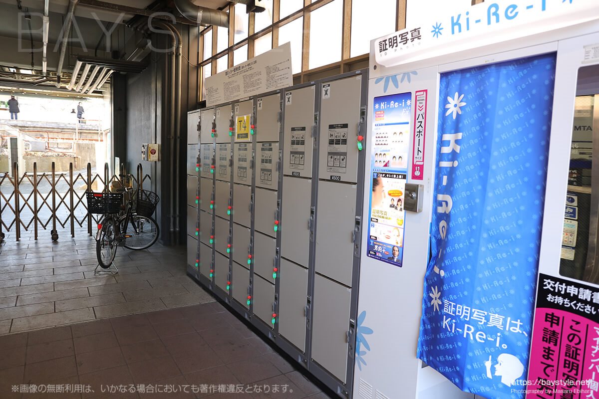 鎌倉駅東口改札を出て左側の突き当たりにあるコインロッカー