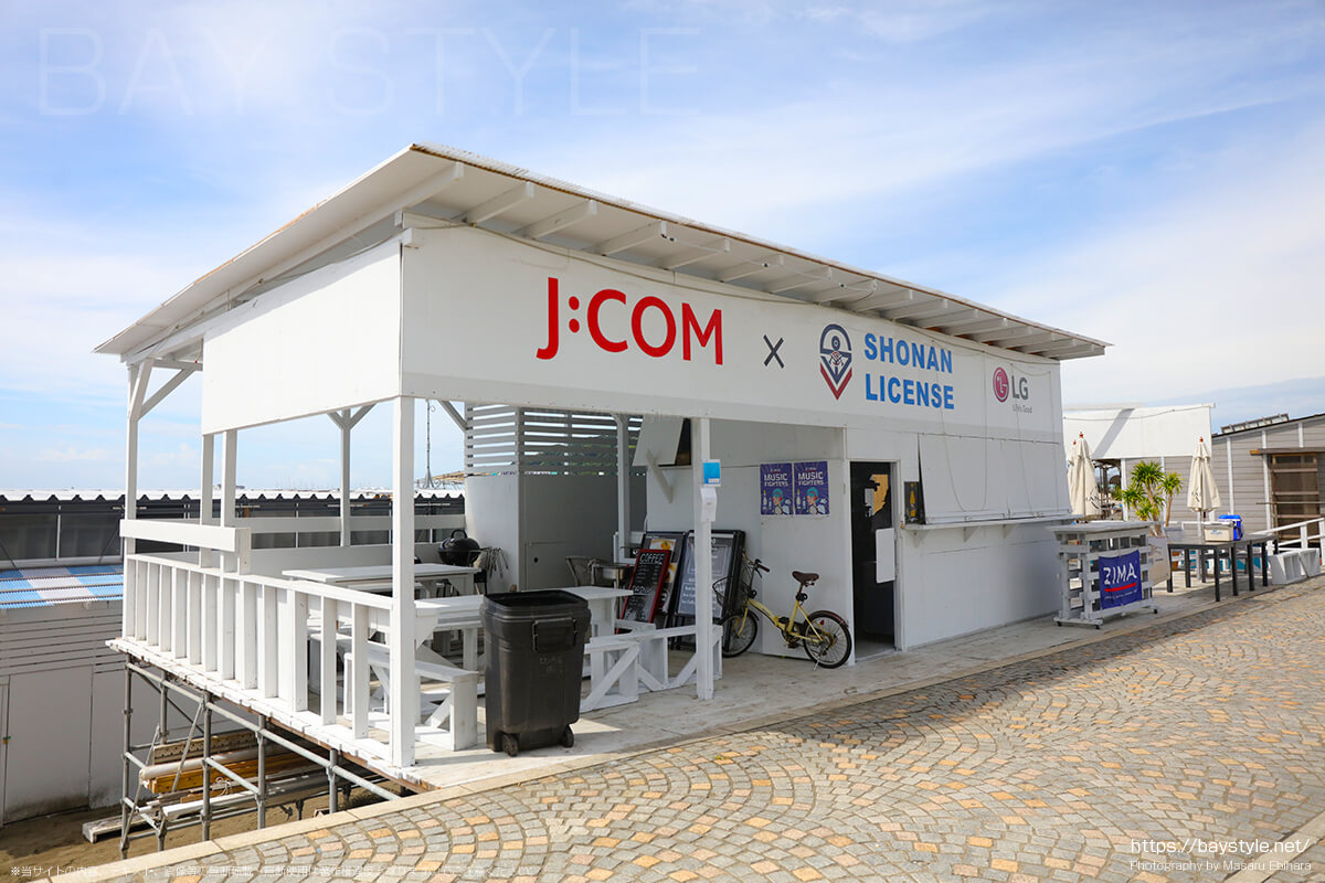 JCOM×SHONAN LICENSE、片瀬東浜海水浴場のカフェバー