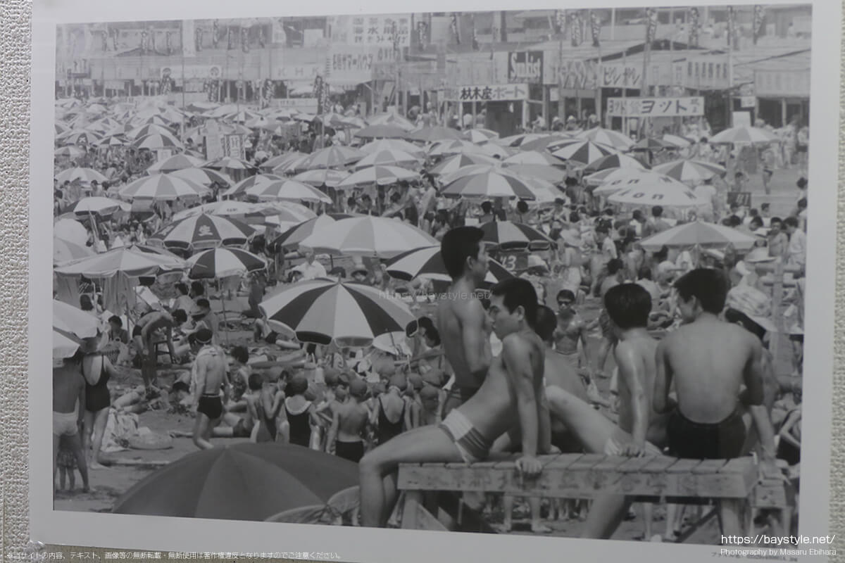 昭和40年8月1日に撮影された材木座海岸の様子