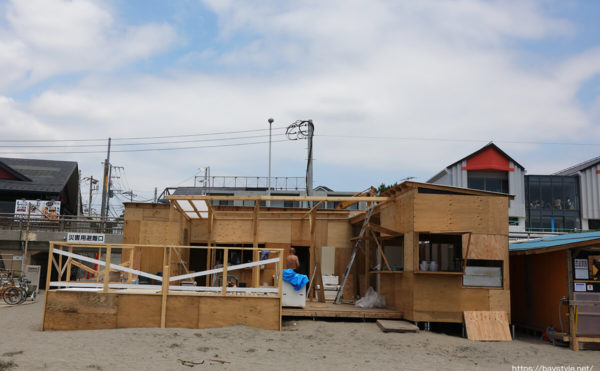 TIARE「建設中（2019年7月10日時点）」、逗子海水浴場の海の家