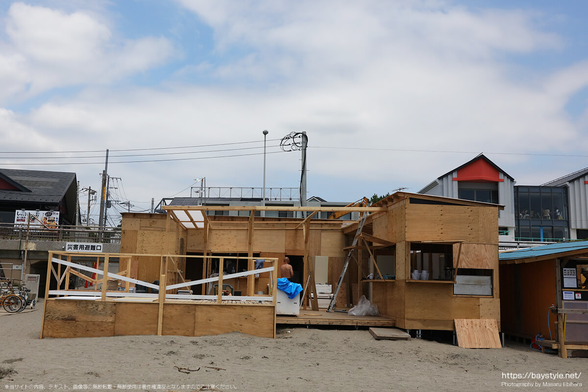 TIARE「建設中（2019年7月10日時点）」、逗子海水浴場の海の家