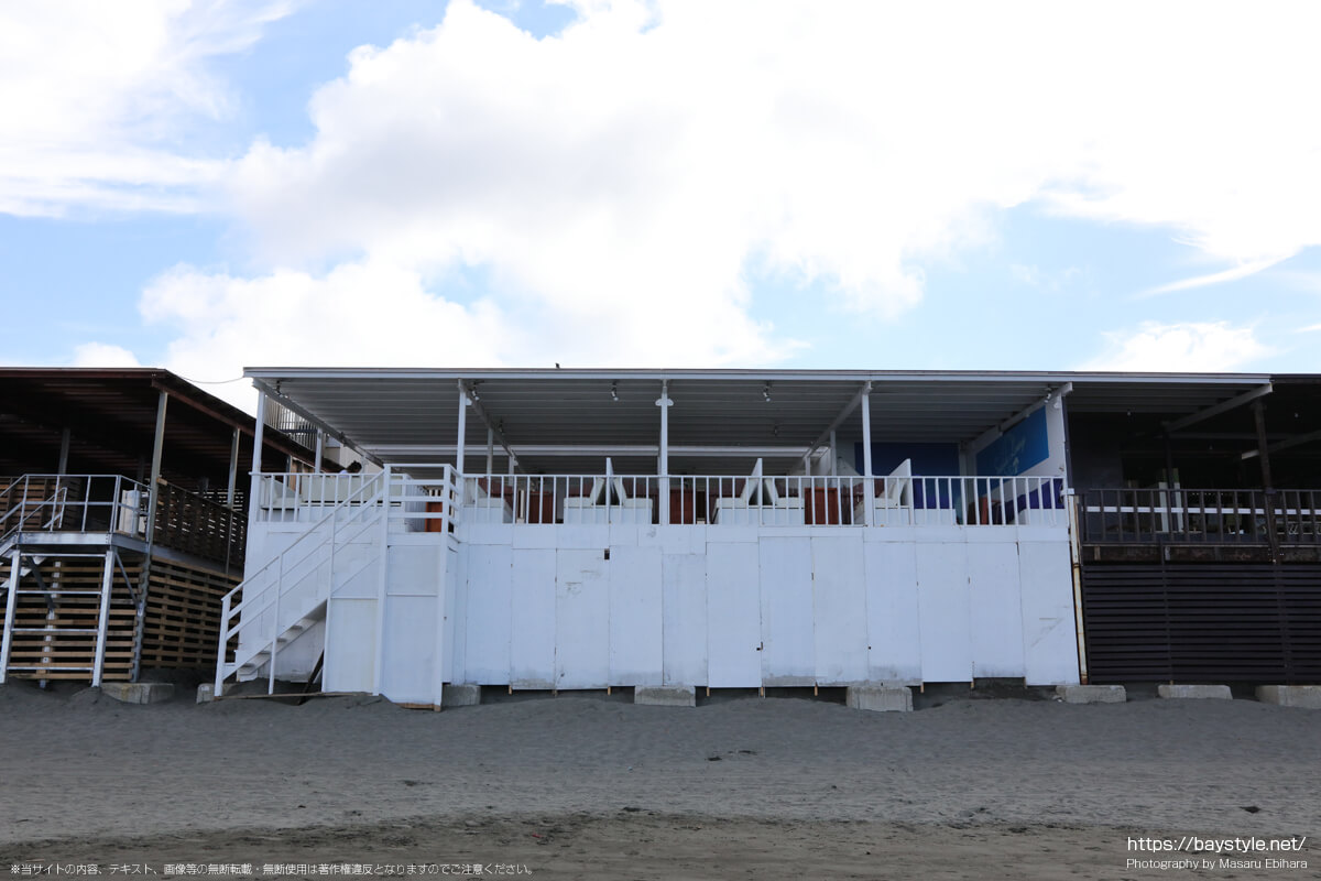 ENOSHIMA Seaside Lounge（江ノ島シーサイドラウンジ）（片瀬西浜海水浴場の海の家：2021年7月21日撮影）